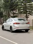 Hyundai Elantra SE 2018 Yellow - 4
