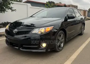 2014 Toyota Camry SE Sedan (2.5L)