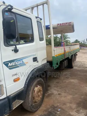 Hyundai H200 2014 Gold