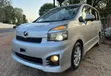 Toyota Voxy X 2WD 8-Seater 2012 Silver - 1