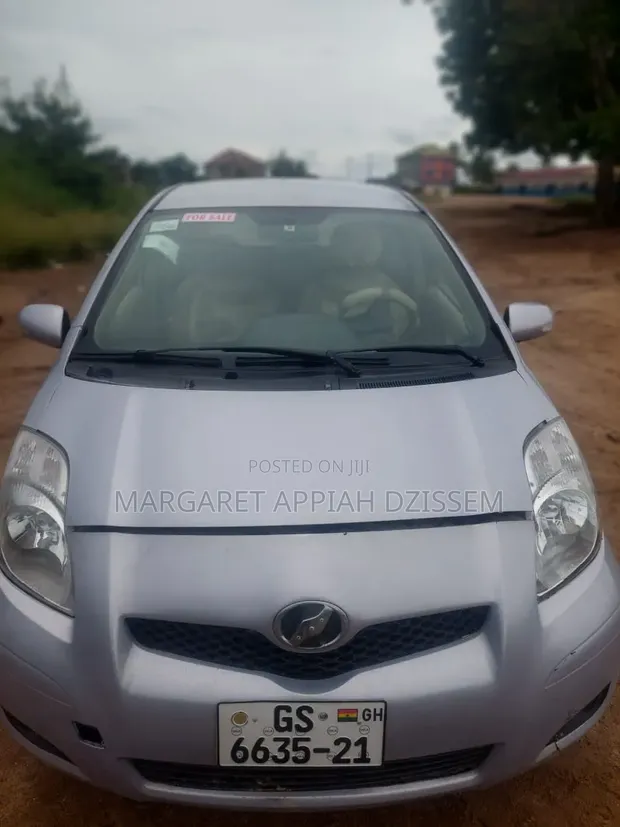 Toyota Vitz 2010 Silver - 1