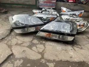 Lexus RX300 Headlight Pair (1999-2003)