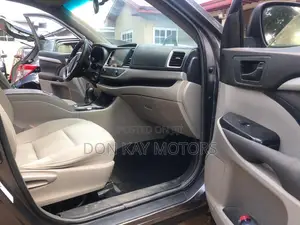 Toyota Highlander LE 4x2 2016 Gray