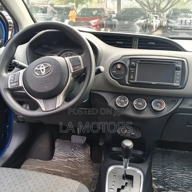 Toyota Yaris 2017 Blue - 1