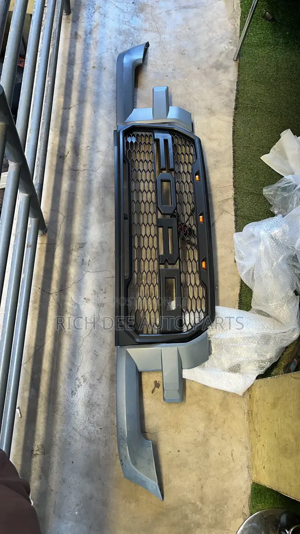 Ford F-150 Raptor Front Grille (2015-2017) - 1