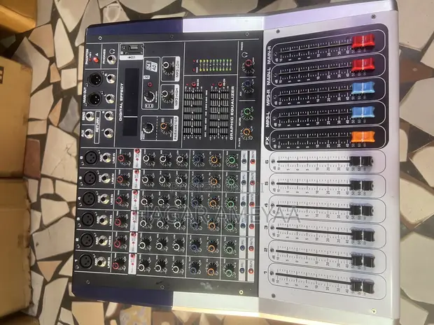 Yamaha 6-Channel Mixer Amplifier - 1