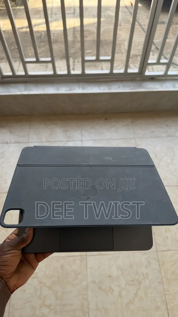 Apple iPad Pro 13" (2025) 32GB Black - 1