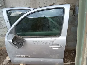 Toyota Tacoma Driver's Side Door with Side Mirror (2005-2015)