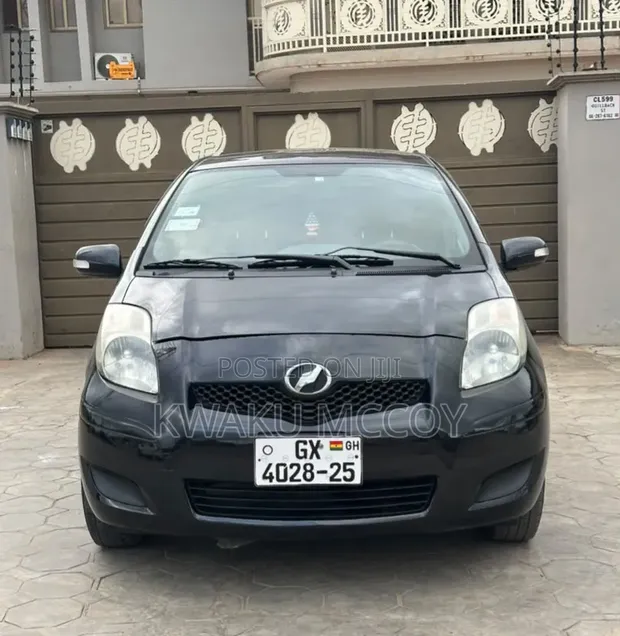 Toyota Vitz 1.5 FWD 5dr Hatchback 2010 Black - 1