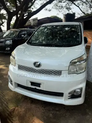 Toyota Voxy V 2WD 7-Seater 2013 White