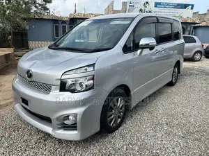 Toyota Voxy V 2WD 8-Seater 2011 Silver