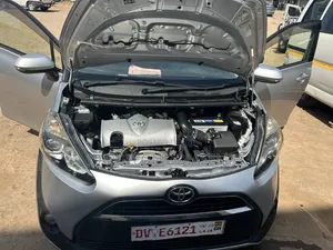Toyota Sienta 1.5 FWD Minivan 2017 Silver