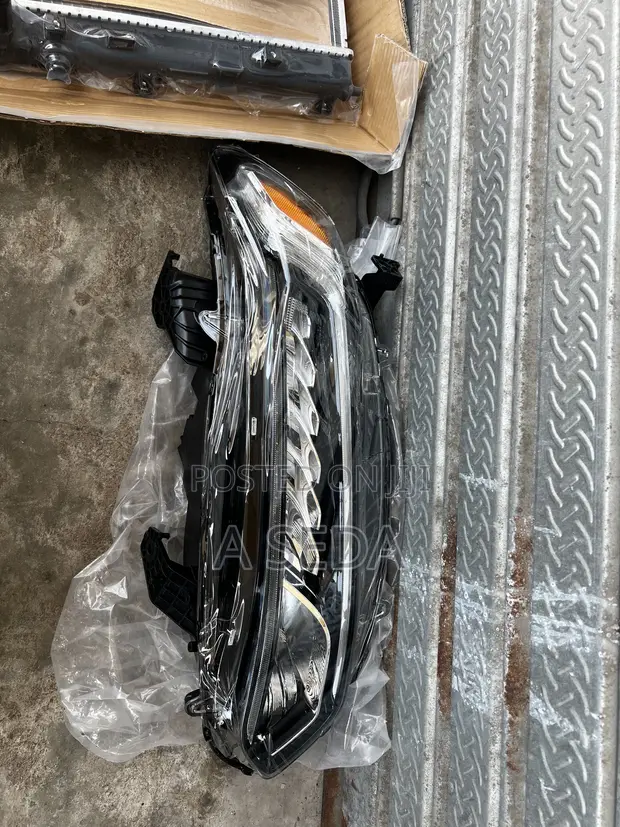Honda Accord Headlight (2018-2022) - 1