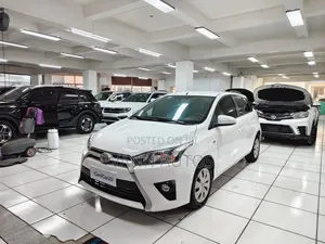 2017 Toyota Yaris L Hatchback 5dr White