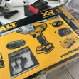 DeWALT DCF900XPG 18V 1/2" Brushless Impact Wrench Kit - 4