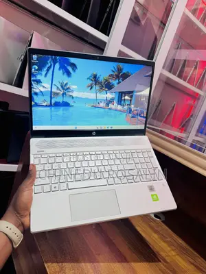 HP Pavilion 15-cs3063cl Laptop: Intel Core i7, 16GB RAM, 512GB SSD