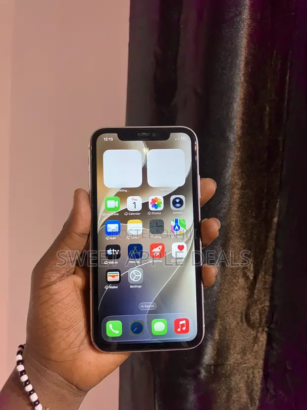 Apple iPhone 11 128GB White - 1