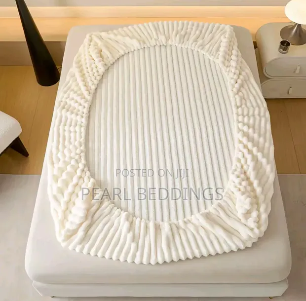 Super Comfy Plush Fitted Flannel Sheet Bed Cover + 2 Pillowcases - 1