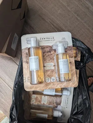 SKIN1004 Madagascar Centella Light Cleansing Oil Set