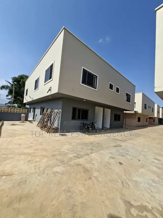 3-Bedroom Townhouse for Rent in Adenta, SDA Area - 1
