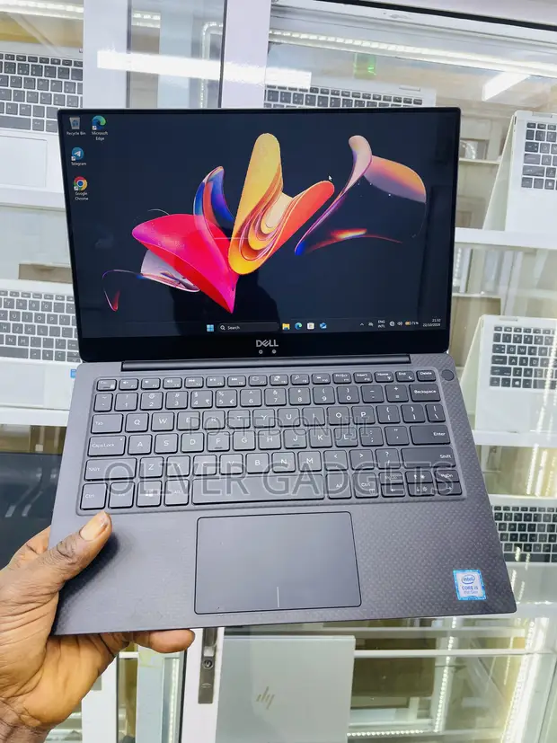Dell XPS 13 9370 Laptop - Core i5, 8GB RAM, 256GB SSD - 1