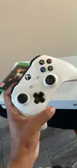 Xbox One S 500GB with Controller - 2