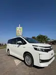 Toyota Voxy Hybrid V 2WD 7-Seater 2015 White - 1