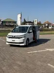 Toyota Voxy Hybrid V 2WD 7-Seater 2015 White - 3