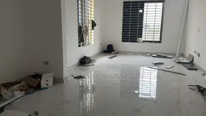 5 Bedroom House for Sale in Lakeside
