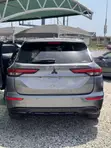 Mitsubishi Outlander 2023 - Gray - 3