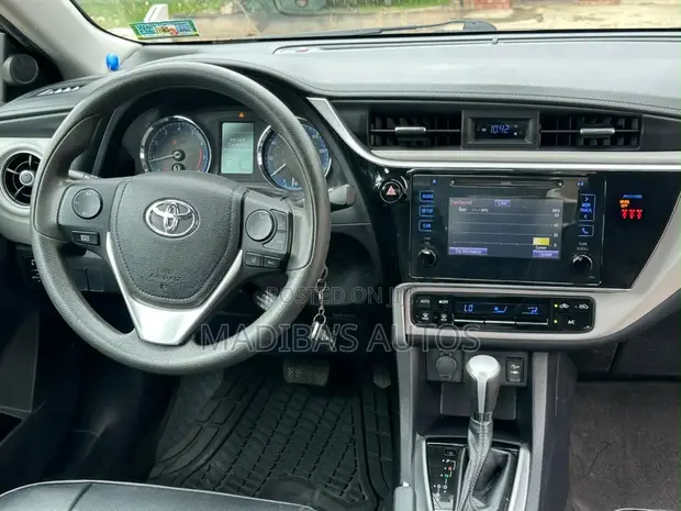 Toyota Corolla 2018 Black - 1