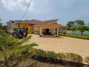 6-Bedroom Duplex for Sale in East Airport