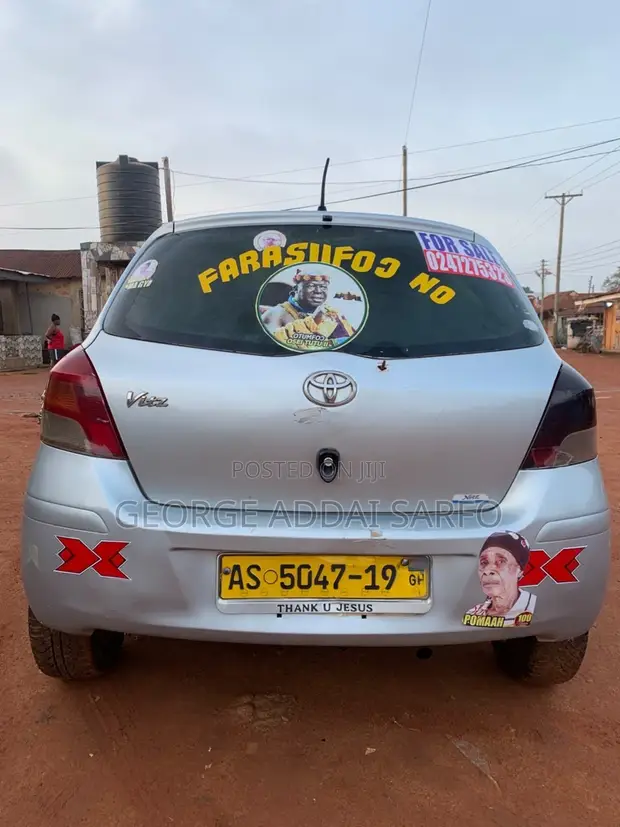 Toyota Vitz 2019 Silver - 1