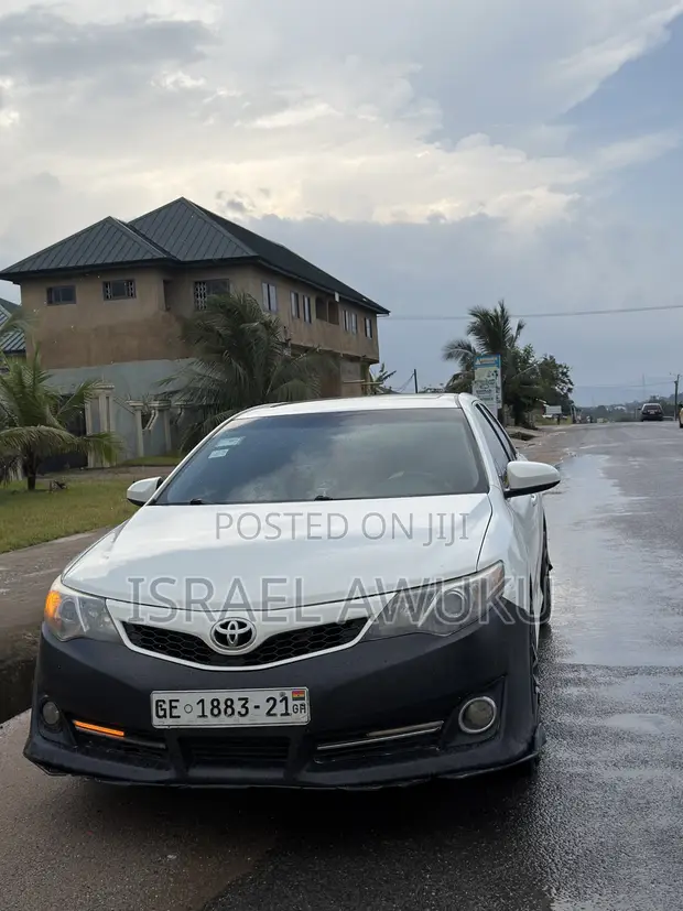 2012 Toyota Camry SE Sedan - 1