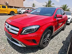 Mercedes-Benz GLA200 2017 Red