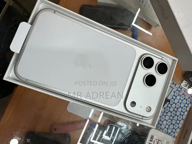 Apple iPhone 17 Pro Max 256GB Silver - 1