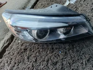 Kia Sorento 2017-2018 Headlights (Pair) - Home Used