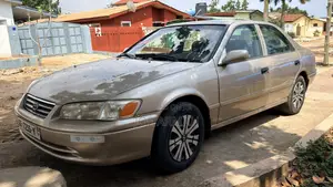 Toyota Camry LE 2000 Beige