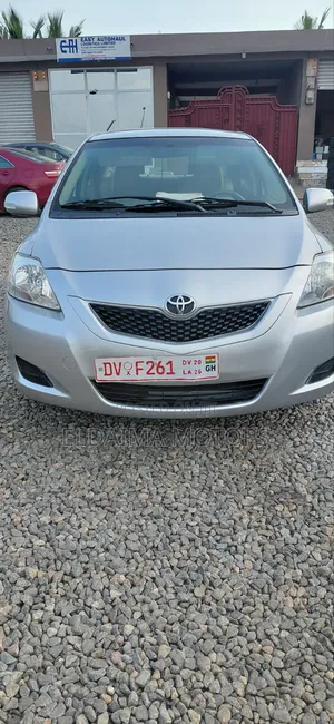 Toyota Belta 2012 Silver
