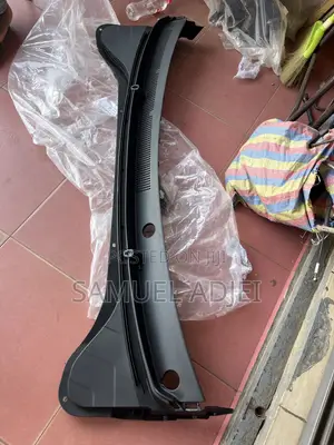 Hyundai Elantra Wiper Panel (2017-2018)