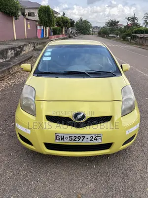 Toyota Vitz 1.3 FWD 5dr 2010 Yellow