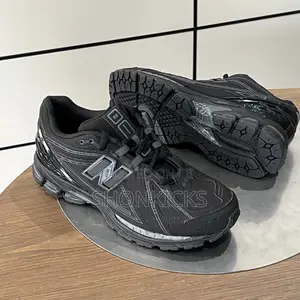 New Balance 1906R Black/Grey Sneakers