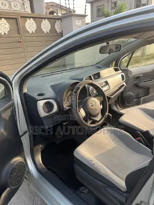 Toyota Vitz 1.3 FWD 5dr Hatchback 2012