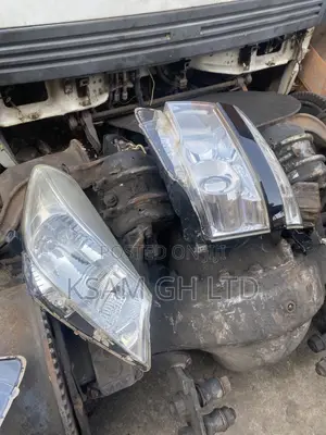 Toyota Voxy/Sienta/Noah/Yaris Spare Parts - Voxy 2013 Headlights Pair