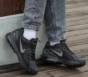 Nike Air Max Pulse Roam Sneakers
