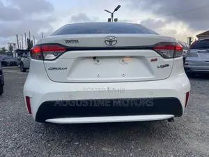Toyota Corolla SE 2021 White
