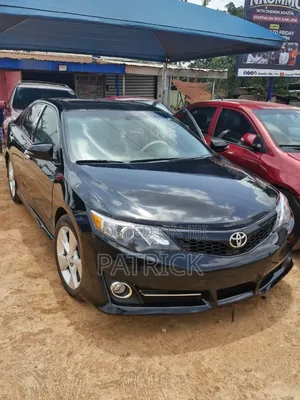 2014 Toyota Camry SE Sedan