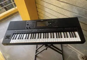 Yamaha PSR SX700 Electronic Keyboard