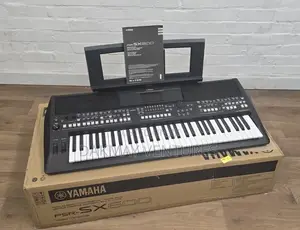 Yamaha PSR SX600 Electronic Keyboard