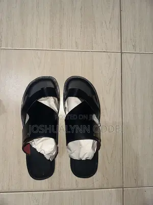 La Black Asymmetrical Leather Sandals for Men